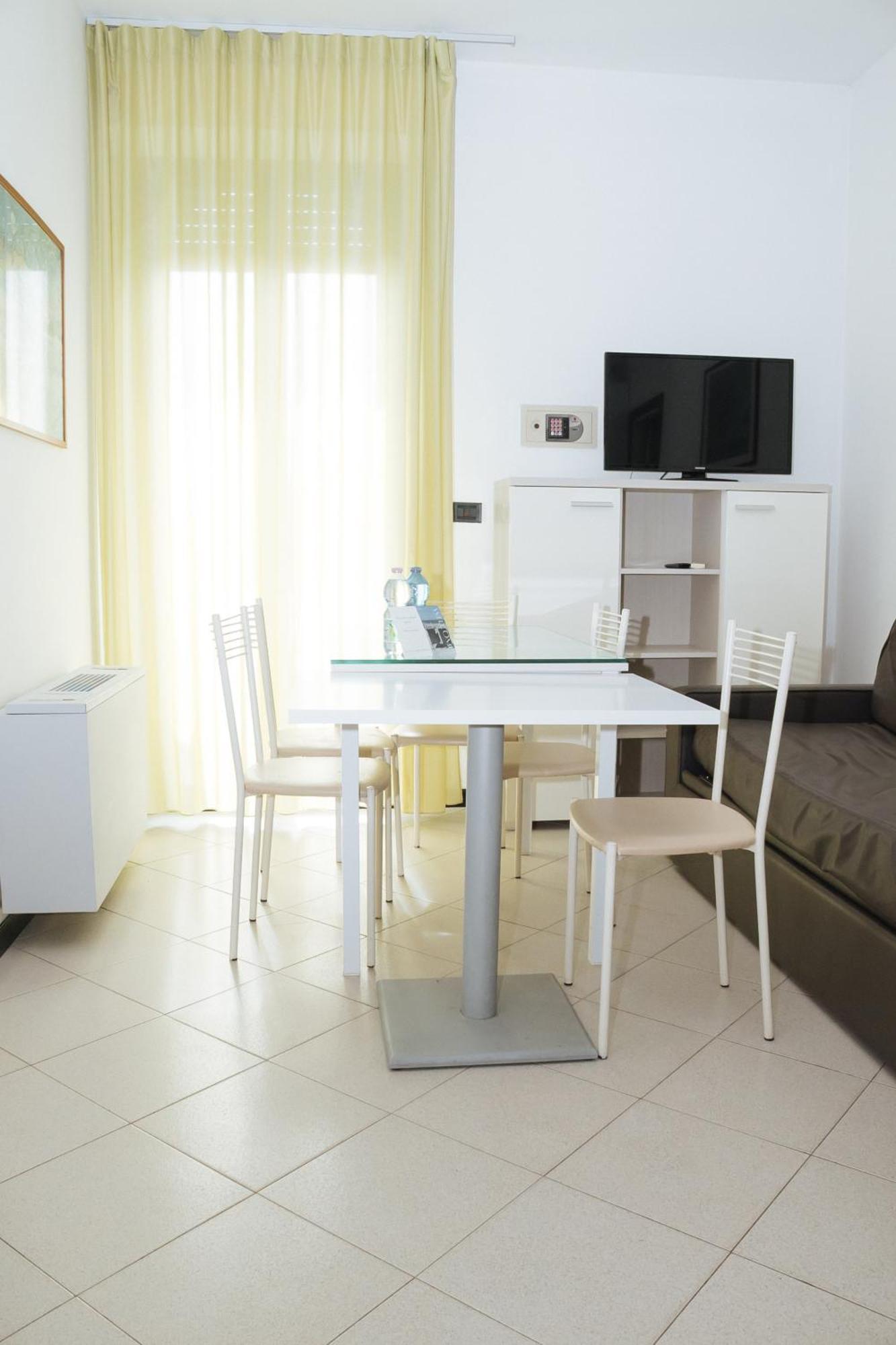 Gabbiano Apartments Ріміні Екстер'єр фото