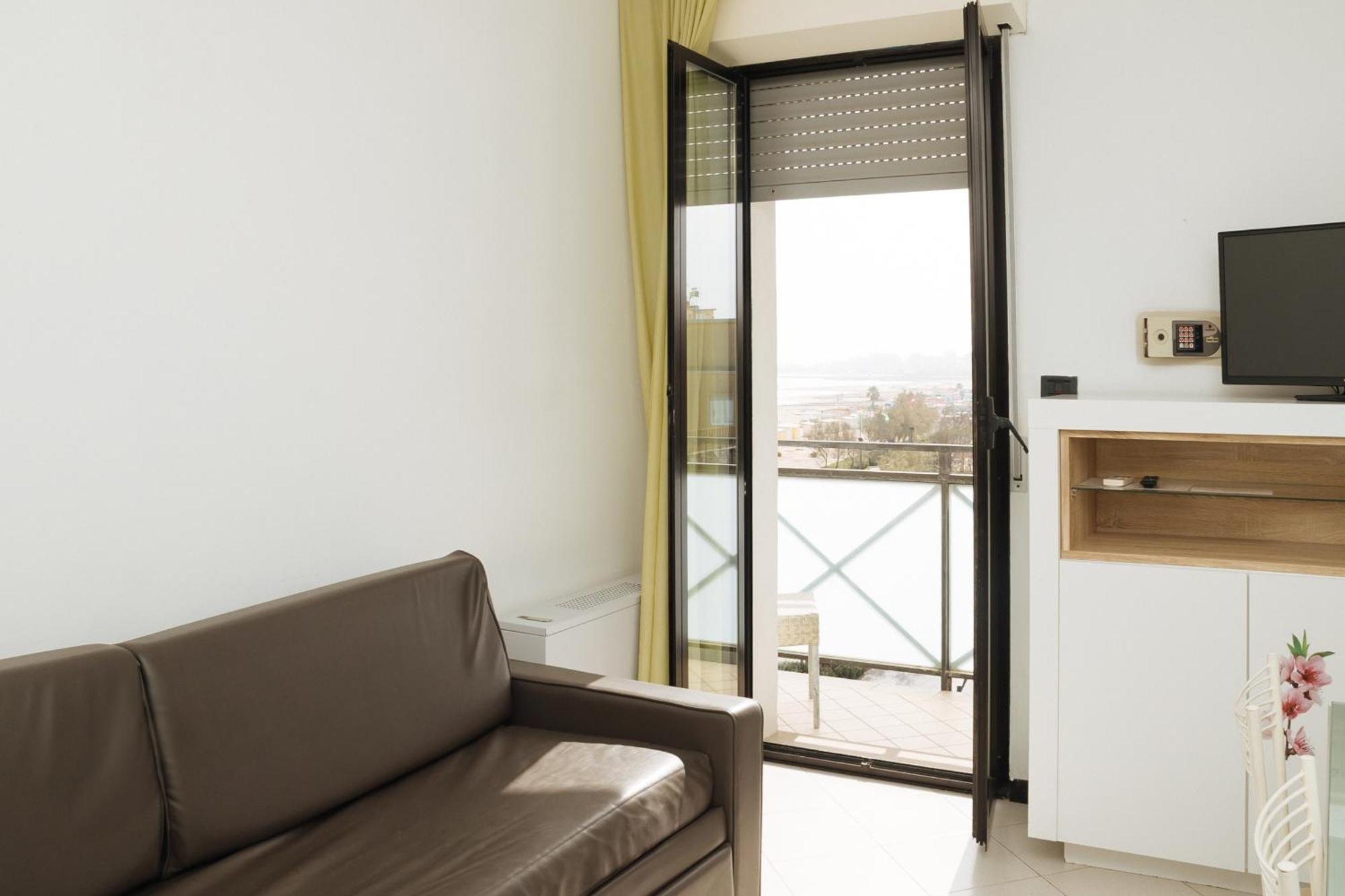 Gabbiano Apartments Ріміні Екстер'єр фото